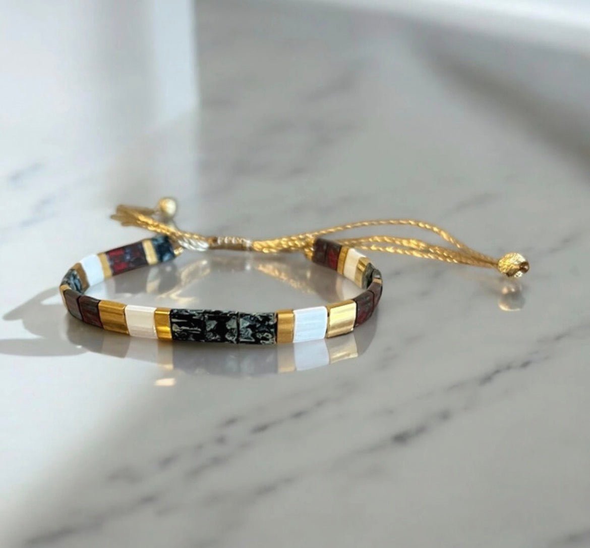 Bracelet Miyuki Tila Ajustable – Fil de Soie Doré & Perles Plaquées Or 24 Carats (Copie) - Lagaleriepoetique